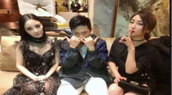 娱乐圈吃瓜群众小说,瓜田里的秘密风云